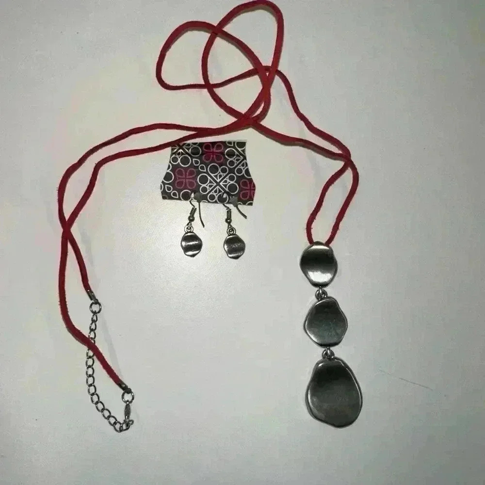Women's paparazzi Necklace Set with Earrings/ Red Silver / NEW!